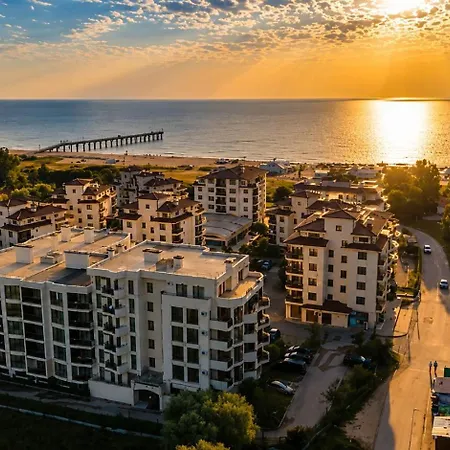 Boutique 1br | Long Sea View Next To The Apartment Shkorpilovtsi